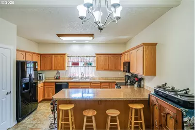 1231 SW 3rd Ave, Mill City, OR 97360 - Photo 10