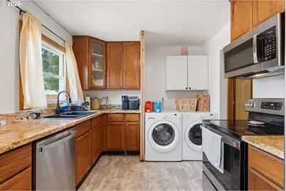18149 SE Lincoln St, Portland, OR 97233 - Photo 16