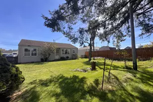 1023 N Knott St, Coquille, OR 97423 - Photo 2