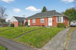 914 W 39th St, Vancouver, WA 98660 - Photo 2