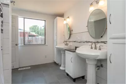 921 W Hickory St, Roseburg, OR 97471 - Photo 30