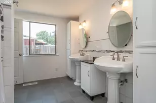 921 W Hickory St, Roseburg, OR 97471 - Photo 30