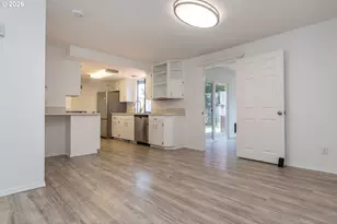 921 W Hickory St, Roseburg, OR 97471 - Photo 14