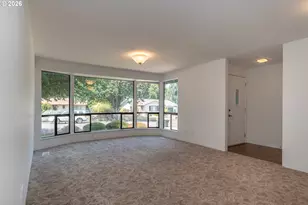 921 W Hickory St, Roseburg, OR 97471 - Photo 8