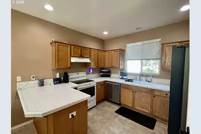 12226 SE Long St, Portland, OR 97236 - Photo 6