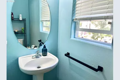 12226 SE Long St, Portland, OR 97236 - Photo 10