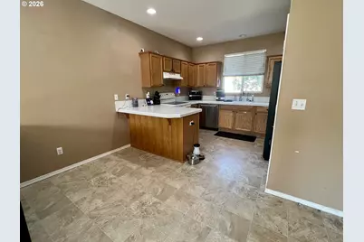 12226 SE Long St, Portland, OR 97236 - Photo 8