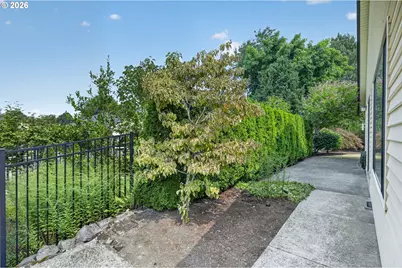 15805 NE Thompson St, Portland, OR 97230 - Photo 34