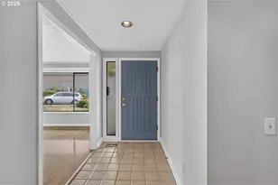 15805 NE Thompson St, Portland, OR 97230 - Photo 4