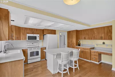 15805 NE Thompson St, Portland, OR 97230 - Photo 14