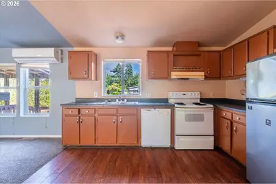 1633 Maple St, Florence, OR 97439 - Photo 8