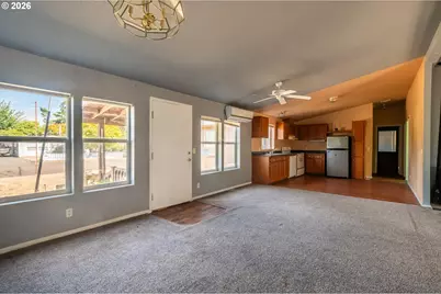 1633 Maple St, Florence, OR 97439 - Photo 2