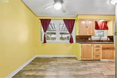 1915 23rd St NE, Salem, OR 97301 - Photo 8