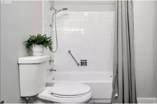 8325 SW Terwilliger Blvd, Portland, OR 97219 - Photo 8