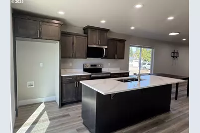 440 W Harrison St, Roseburg, OR 97471 - Photo 10