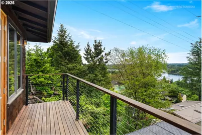 7604 S Hood Ave, Portland, OR 97219 - Photo 8