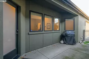 2961 Lord Byron Pl, Eugene, OR 97408 - Photo 24