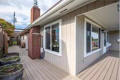 1960 Lincoln St, North Bend, OR 97459 - Photo 34