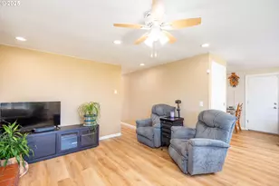 1960 Lincoln St, North Bend, OR 97459 - Photo 8