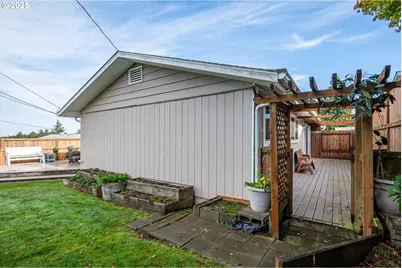 1960 Lincoln St, North Bend, OR 97459 - Photo 44