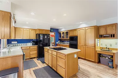 8225 SW Gearhart Dr, Beaverton, OR 97007 - Photo 10