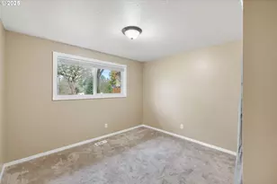 7402 SW Locust St, Portland, OR 97223 - Photo 16