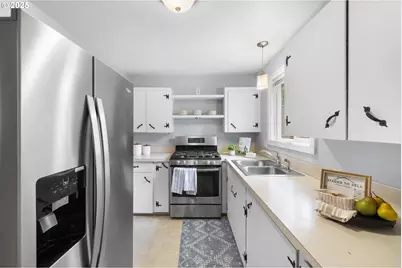7402 SW Locust St, Portland, OR 97223 - Photo 10