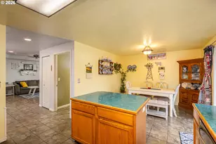 90 S 17th St, Cottage Grove, OR 97424 - Photo 6