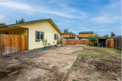 90 S 17th St, Cottage Grove, OR 97424 - Photo 22