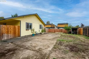 90 S 17th St, Cottage Grove, OR 97424 - Photo 22