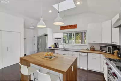 11610 N Island Cove Ln, Portland, OR 97217 - Photo 12
