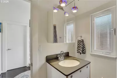 11610 N Island Cove Ln, Portland, OR 97217 - Photo 22