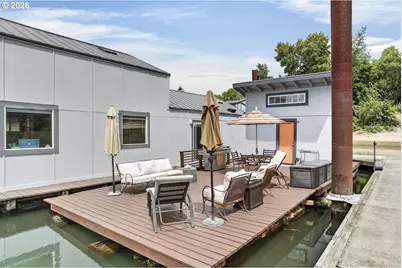 11610 N Island Cove Ln, Portland, OR 97217 - Photo 2