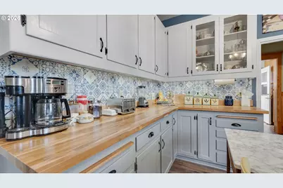 2206 Marion St, North Bend, OR 97459 - Photo 12