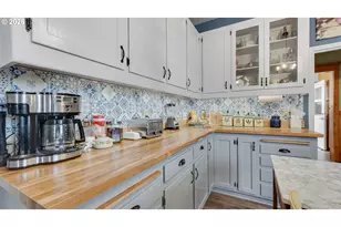 2206 Marion St, North Bend, OR 97459 - Photo 12