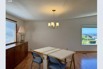 98609 Camellia Dr, Brookings, OR 97415 - Photo 16