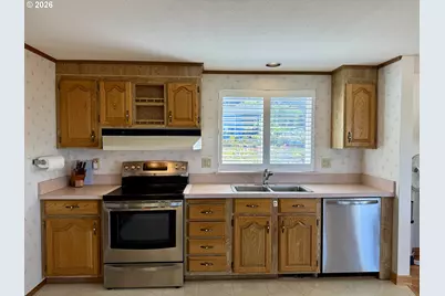 98609 Camellia Dr, Brookings, OR 97415 - Photo 6