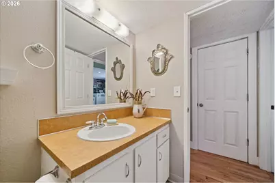 12221 SW Taylor Ct, Portland, OR 97225 - Photo 34