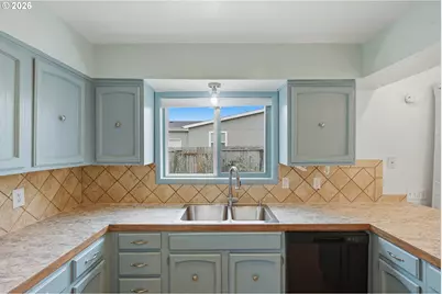 835 12th St, Bandon, OR 97411 - Photo 10