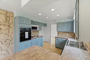 835 12th St, Bandon, OR 97411 - Photo 6