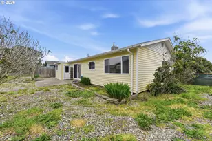 835 12th St, Bandon, OR 97411 - Photo 42