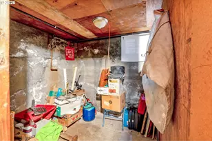 8906 N Willamette Blvd, Portland, OR 97203 - Photo 32