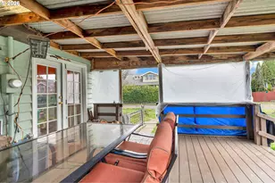 8906 N Willamette Blvd, Portland, OR 97203 - Photo 34