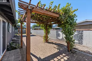 3196 Midway Rd, Hood River, OR 97031 - Photo 42