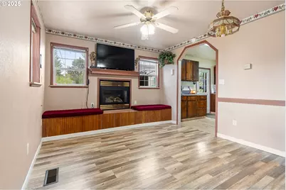 811 NE 2nd St, Winlock, WA 98596 - Photo 10