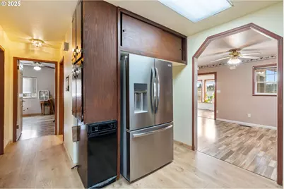 811 NE 2nd St, Winlock, WA 98596 - Photo 6