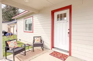 2382 E Irwin Wy, Eugene, OR 97402 - Photo 2