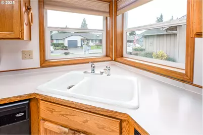 2707 Dayna Ln, Eugene, OR 97408 - Photo 14