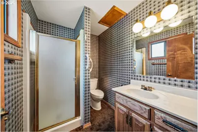 32198 Harris Dr, Cottage Grove, OR 97424 - Photo 8