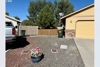 810 N Earl Ct, Stanfield, OR 97875 - Photo 24